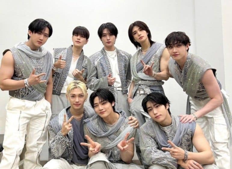 Stray Kids (8 Members)