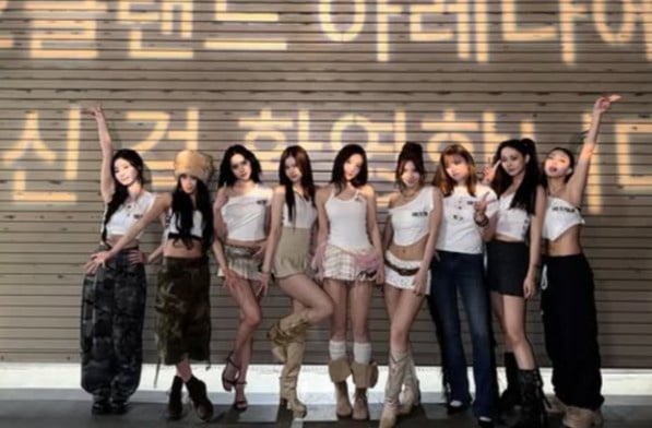 TWICE members and awards